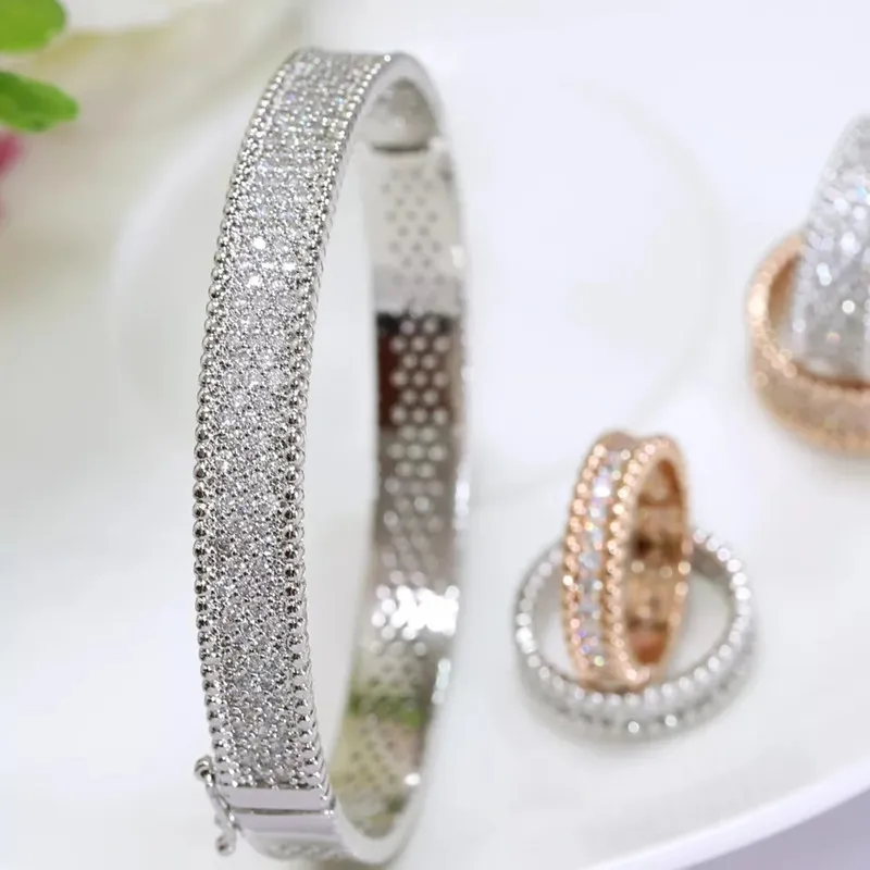 Women Crystal Bangle Jewelry 18K Gold Color Lucky Sparkling Three Rows of Diamond Bangle Armband Alla hjärtans dagsmycken GI207W