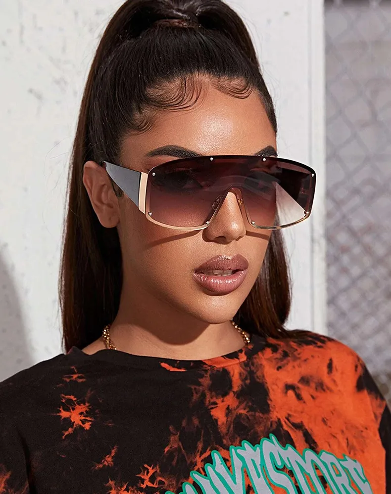 2020 Designer Solglasögon Kvinnlig personlighet Stor ram Ins Kvinna Lyxiga solglasögon Multi-Rivet Personlighetsglasögon Fashion Sungla246h