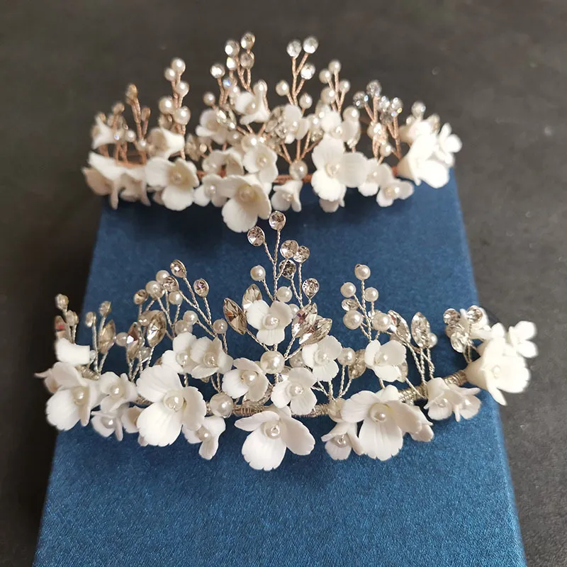 SLBRIDE El Yapımı Lüks Kristal Rhinestones Inciler Ceram Çiçek Gelin Tiara Düğün Nedime Parti Taç Kadın Saç Takı J0113
