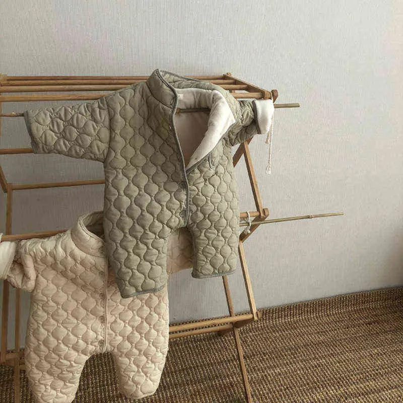 冬の赤ちゃんの暖かい服乳児厚いロンパン綿のファッション男の子プラスベルベットジャンプスーツレトロな女の子ダウンジャケット0-24m 211229