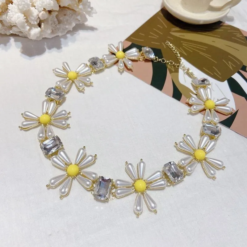 MENGJIQIAO Collana girocollo con fiore di perla gialla moda coreana donne ragazze eleganti pendenti in cristallo di metallo regali feste1295P