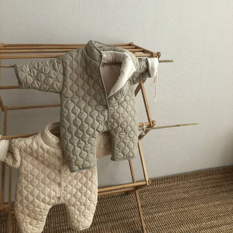 Vinter baby varm kläder spädbarn tjockna romer bomull mode pojkar plus sammet jumpsuit retro tjejer nerjacka 0-24m 220211