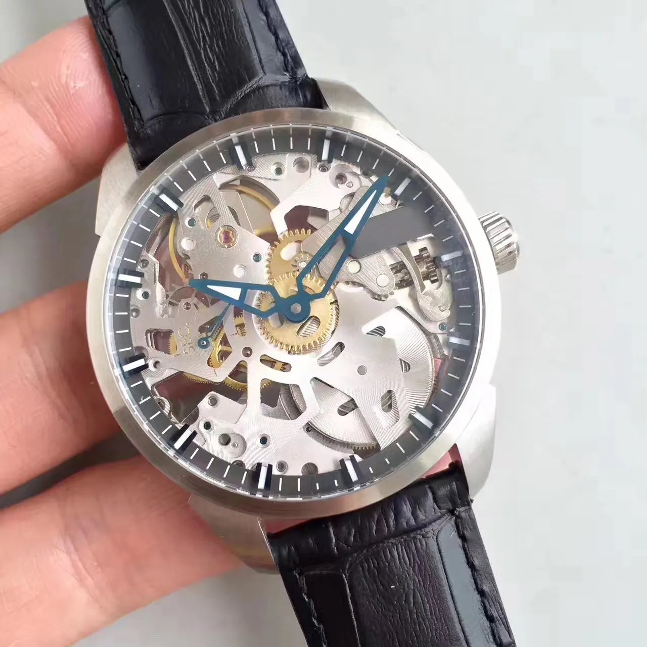 Komplikation av högsta kvalitet Squelette Watch Rostfritt stål skelettring med svart läderrem Mekanisk manuell lindande armband311a