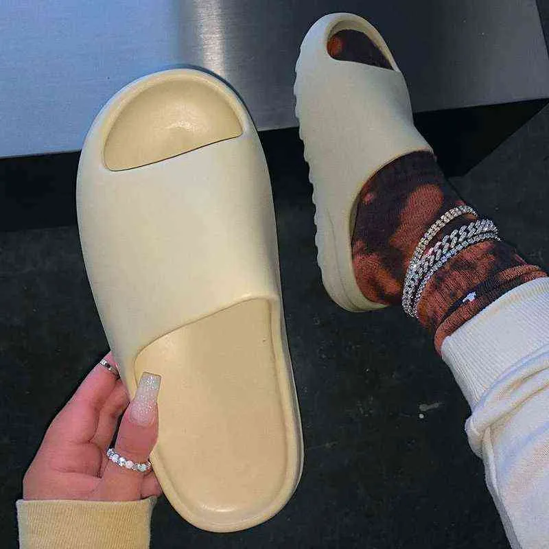Lisapie Mujeres Zapatillas de fondo grueso Plataforma Baño Diapositivas Hombre Tendencia antideslizante Diseñador Zapatillas Damas Diapositivas femeninas para mujeres G220218
