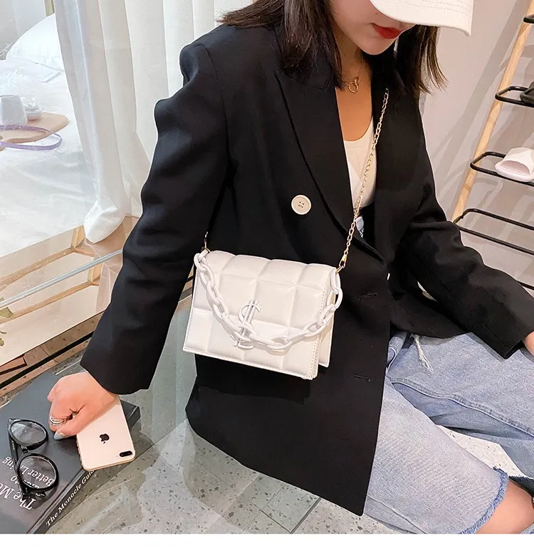 PB0001 Simple Fashion Crossbody Bag Messenger Påsar Enkel axelväska Mini Square Bags Chain Handbag 14x18x6cm285i
