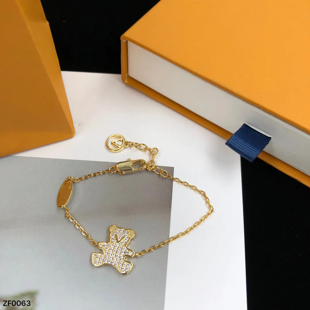 V Letter Bear Pendant Halsband Eleganta kvinnor Fashion Simple Crystal Rhinestones Armband örhängen Halsband Set No Box223e