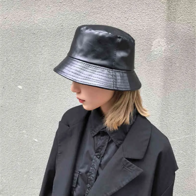 2021 Nowa Moda Kobiety Zima Faux Skóra Solidna Kolorowa Ochrona przeciwsłoneczna Bucket Black Blue Hat Fisherman Cap dla kobiet Mężczyźni Prezent G220311