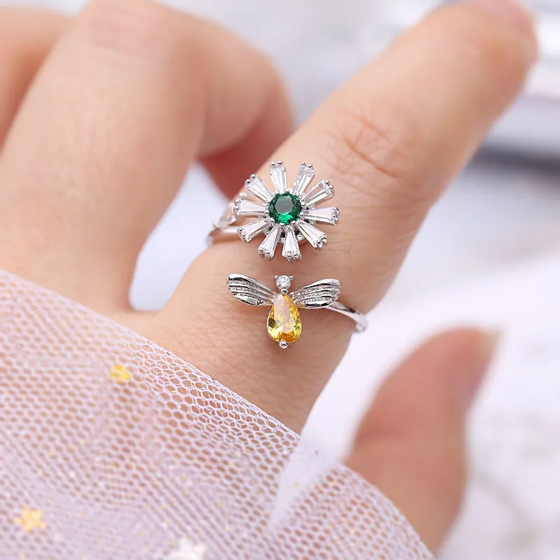 New style European fashion sweet honey bee small daisy plated 18k gold ring jewelry temperament women brand high-end zircon rotata201g