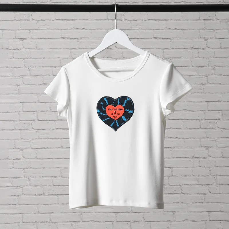 Szykowna koszulka z graficznym sercem damska letnia wokół szyi z krótkim rękawem miękka bawełniana koszulka topy Vintage Streetwear T 220307