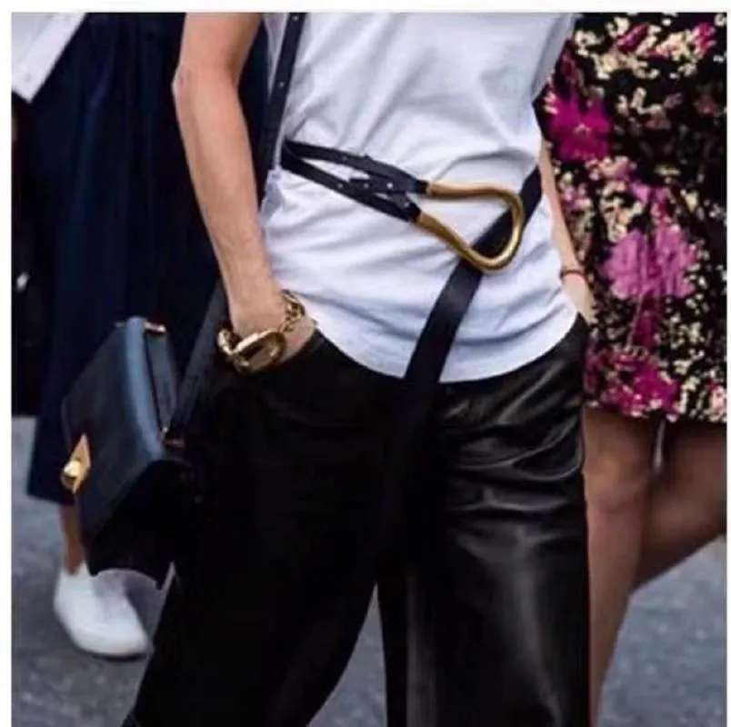 Ceinture de créateur ceintures en cuir authentiques de haute qualité pour femmes Fashion Taies Femme Mabe de taille décorative Sceau U-Shape236E