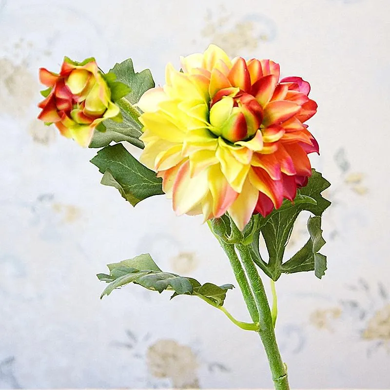 装飾的な花の花輪2ヘッドDahlias人工シルクフォール鮮やかな本物のタッチデイジーフェイクウェディングパーティーDIYホームデコラティオ298C