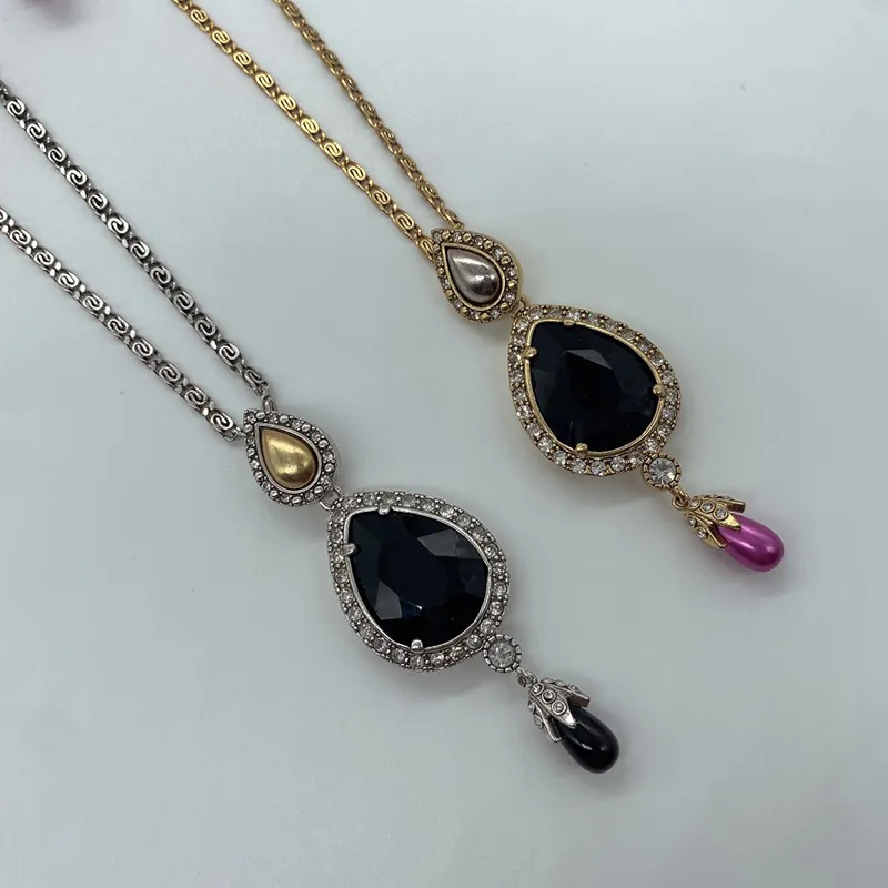 Designer Gold Necklace Diamonds Classic Necklaces Women Mens Designers Jewelry Black Gem Pendant Chain Ladies Casual Accessories 2202152D