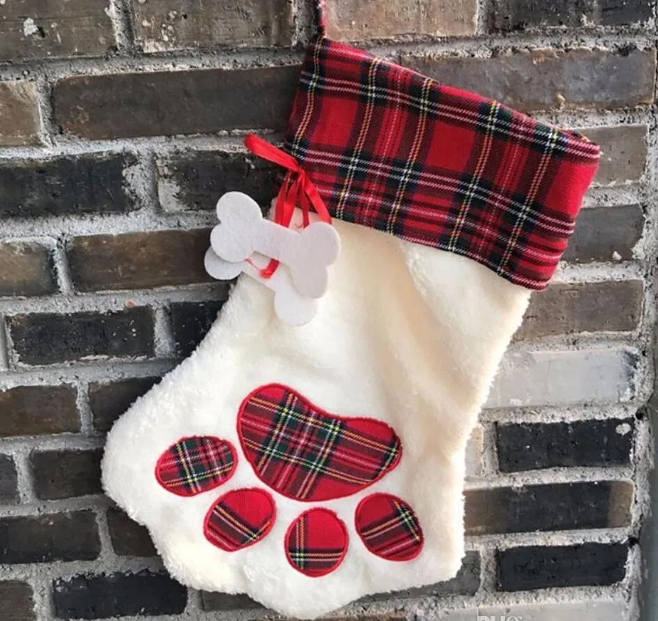 Julstrumpa Monogrammed Pet Dog Cat Paw Presentväska Plaid Xmas Stockings Christmas Tree Ornament Party Decor 2 Styles Stock584240387