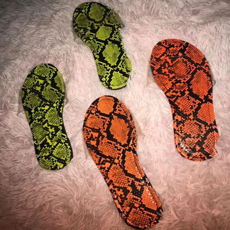 Flat-bottom-serpentine-flip-flop-women-2019-new-fashion-wild-outdoor-bright-color-candy-color-transparent (4)