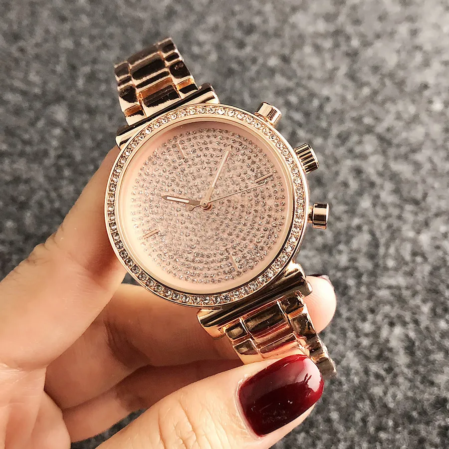 Markenquarz -Armbanduhren für Frauen Mädchen große Buchstaben Kristallstil Metal Steel Band Uhr M66247y