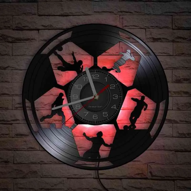 Joueurs de Football Silhouette Laser Gravé Disque Vinyle Horloge Murale Fan De Sport Salon Oeuvre Montre Murale Football Coach Cadeau H1230