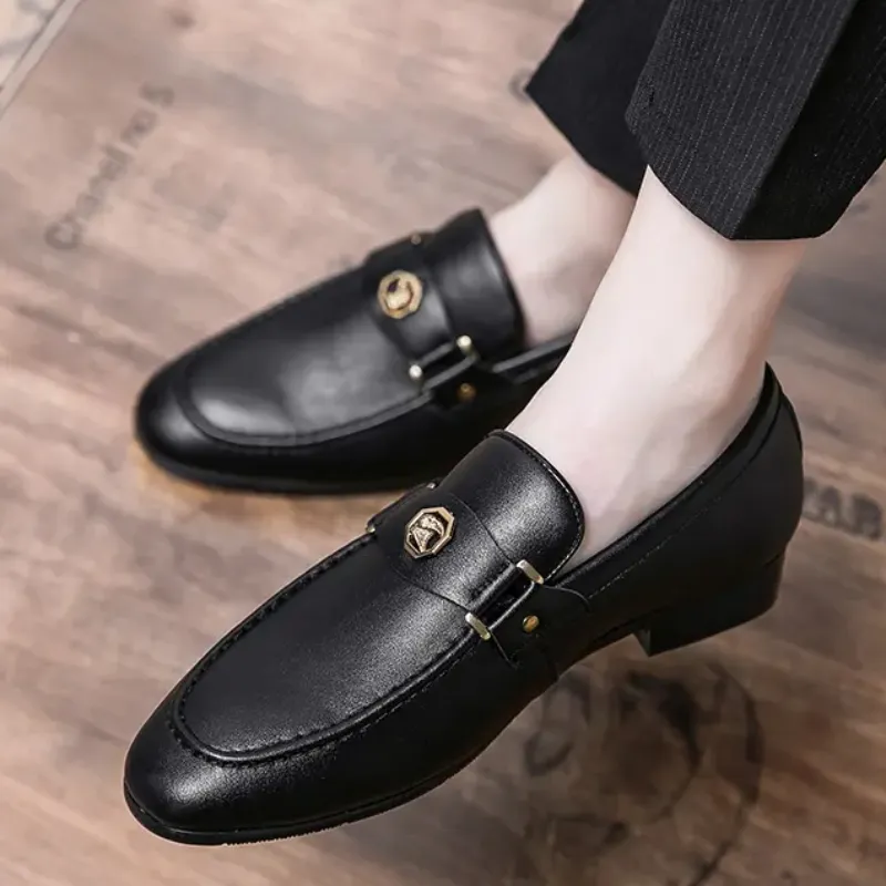 2022 Men PU Leather Metal Buckle Decorative Business Dress Shoes Low Heel British Style Round Head Firm Sewing DP219