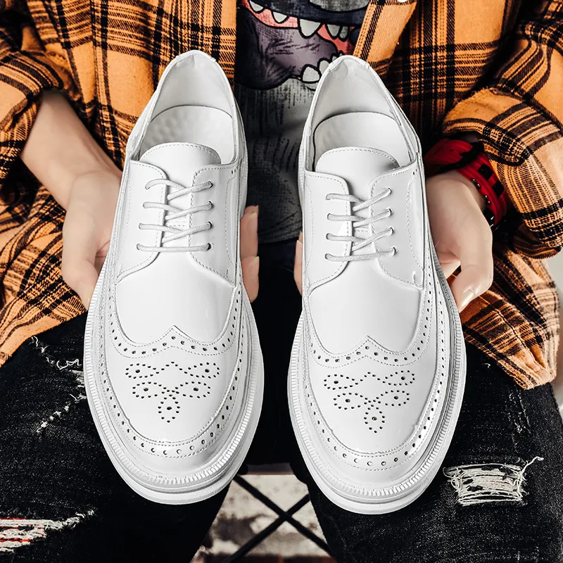 Brogue chaussures hommes formelles en cuir blanc affaires chaussures décontractées 2022 tendance mode robe bureau mariage luxe homme chaussure