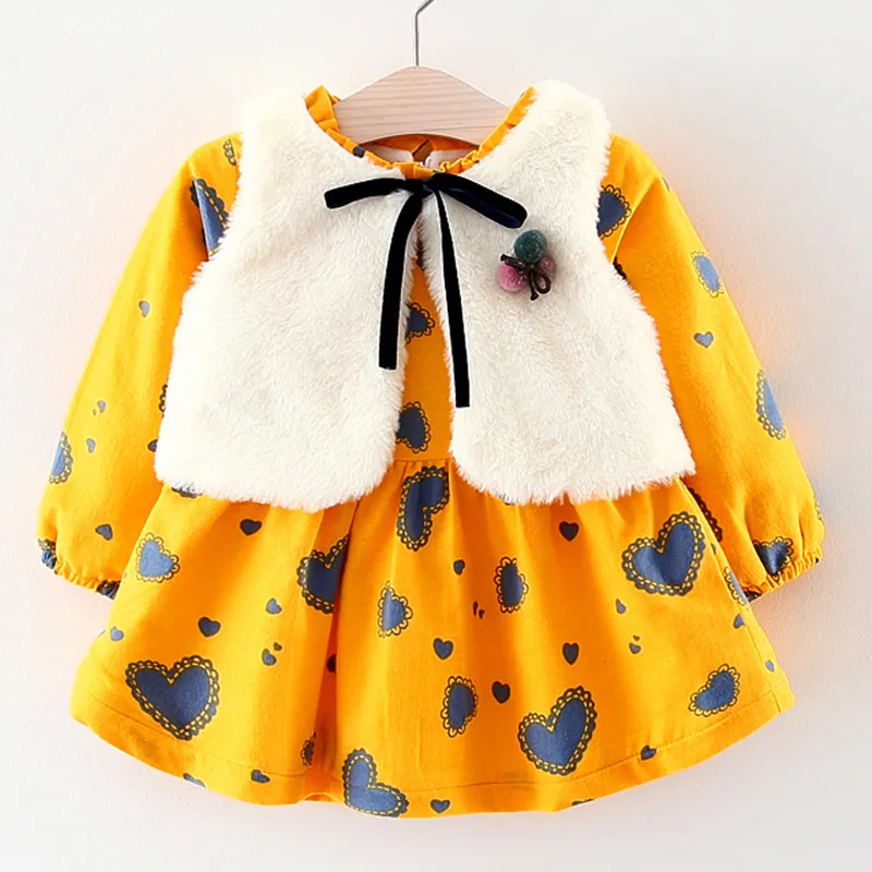 女の赤ちゃんのドレス冬の赤ちゃんの誕生日ドレス長袖の花とベルベットドレスファーベスト誕生日服lj201221