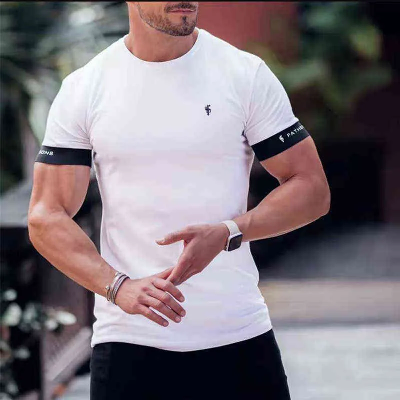 2022 verão homens casuais correndo camisetas Treinamento de fitness academia Novo masculino O-pescoço impresso de alta qualidade esportes t - shirts grandes dimensões G220223