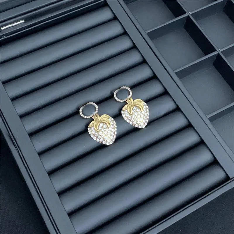 Retro Strawberry Diamond Earrings Designer Letters Printed Jewelry Sets Brand Rhinestone Necklace Studs Women Designer Pendants2220