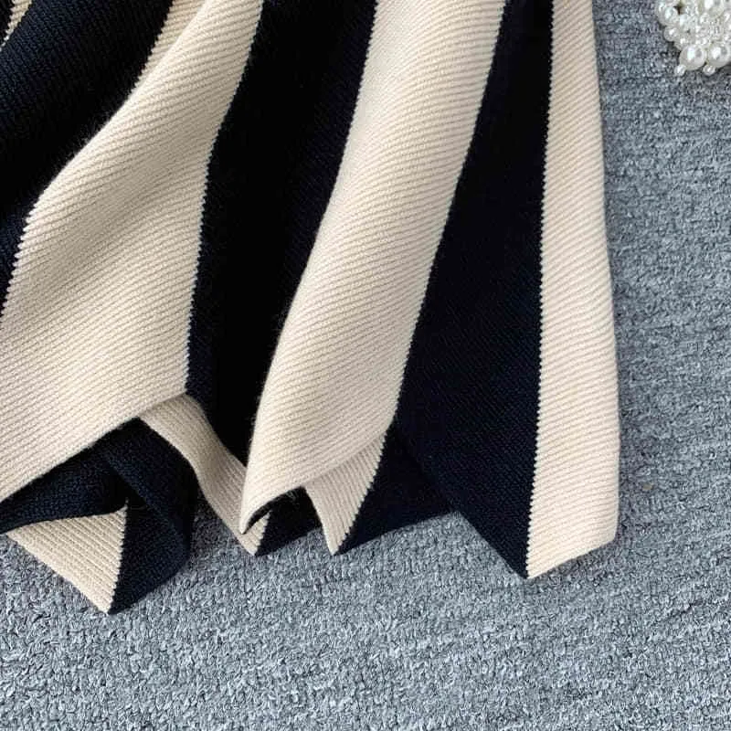 Nuova arrivo Scherma bianca nera Gonnocchini europei Gonnetta vintage in stile Epburn Elegante gonna midi a strisce in maglia T200324
