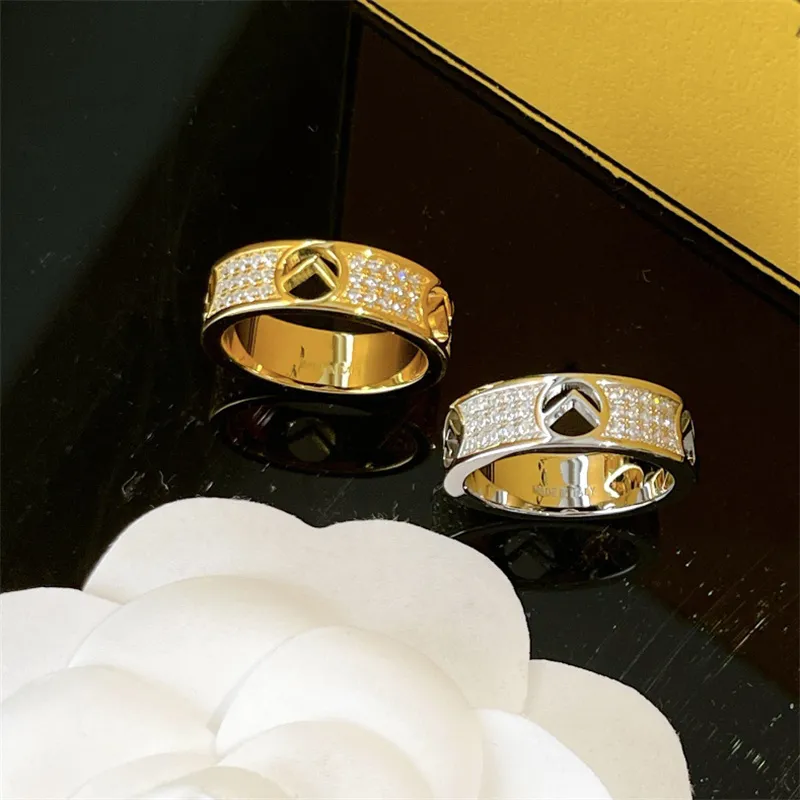 Gold Ring Designer de luxo feminino Rings Diamond Fashion Letter Band Rings Women Women Design original Top Woor Love Ring Engagement Je282e