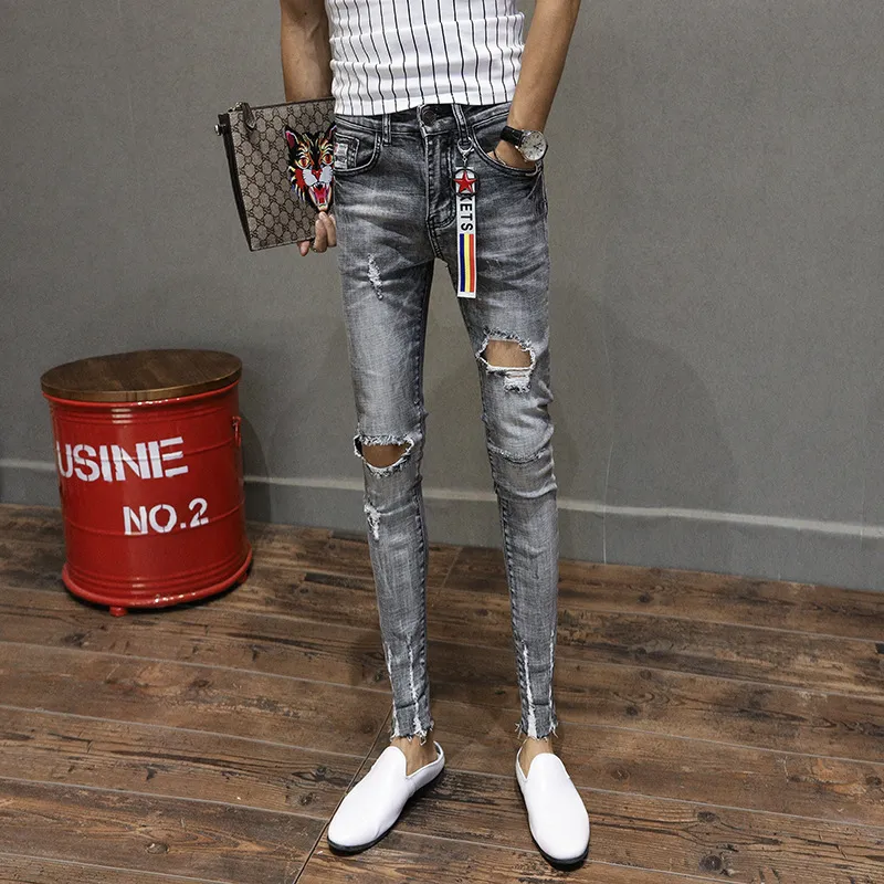 Hela mode avslappnade tonåringar cowboy koreanska trendiga knä rippade hål magra jeans mens raw kant mode stretch byxor 201111286g