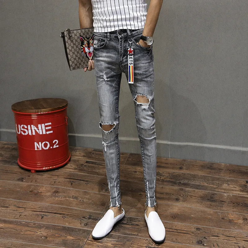 Whole Fashion Casual Teenager Cowboy Koreanische trendige Knie zerrissene Loch Skinny Jeans Herren Raw Edge Mode Stretchhose 201111230y