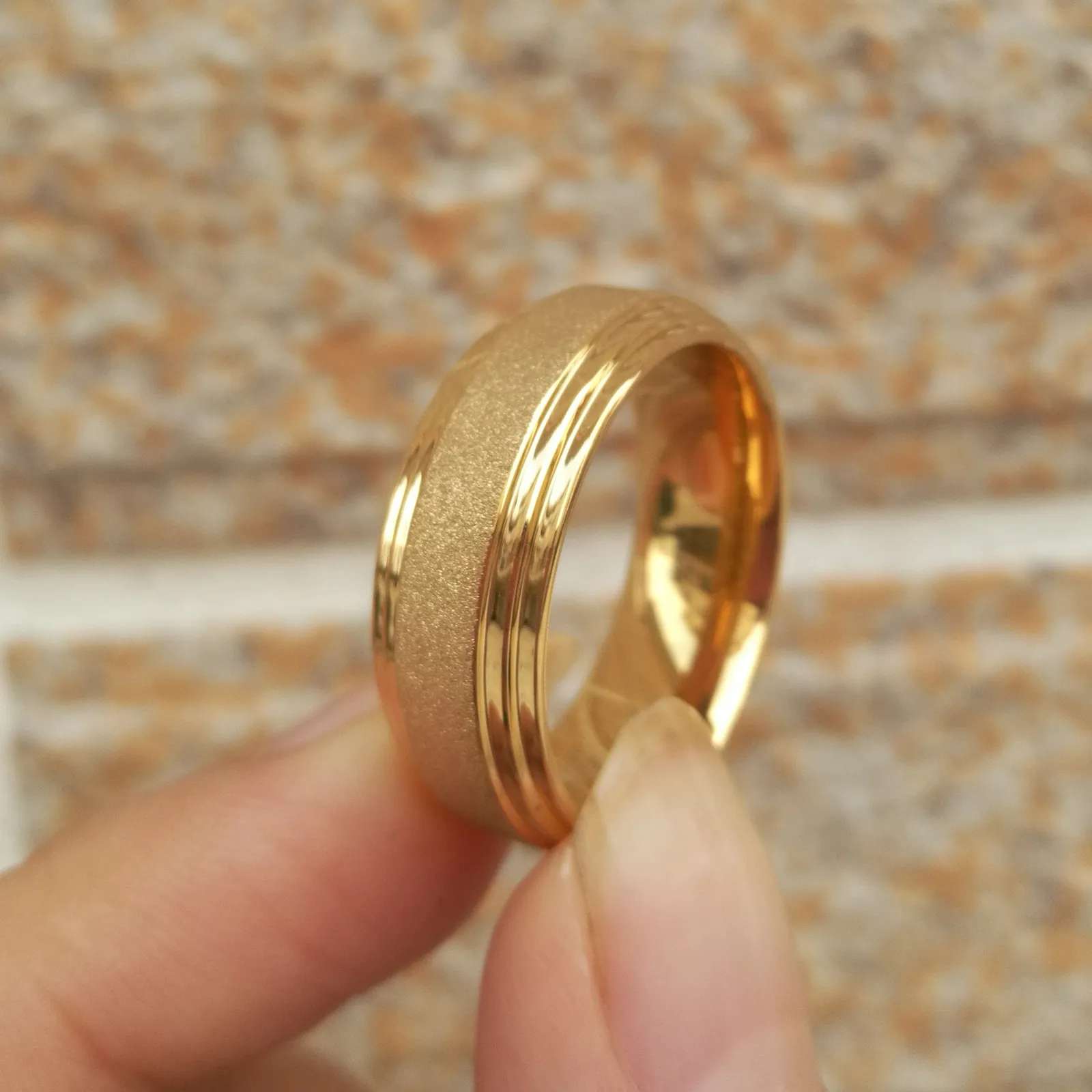 NEWSHE Żółte złoto Kolor Tungsten Carbide Męskie obrączki 8 mm Frosted Band Ladder Edge Fashion Jewelry Trx073 Y1124254U