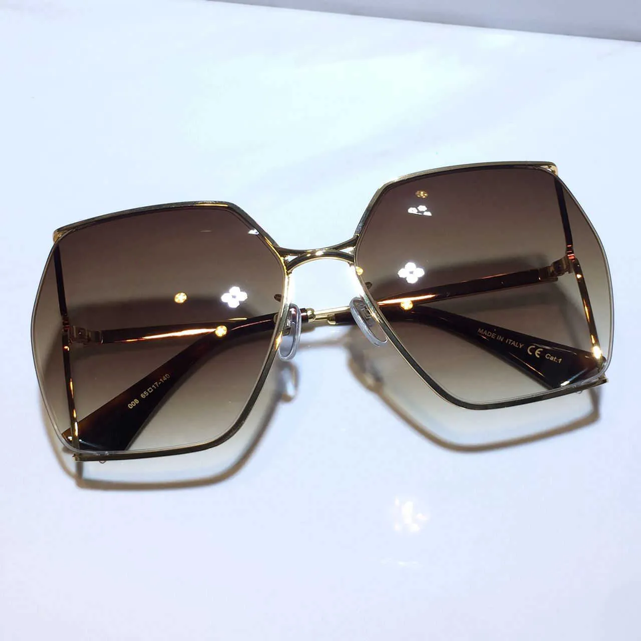 Solglasögon för kvinnor Klassiskt sommarmode 0817 Style Metal and Plank Frame Eye Glasses Top Quality UV Protection Lens 0817S295Q