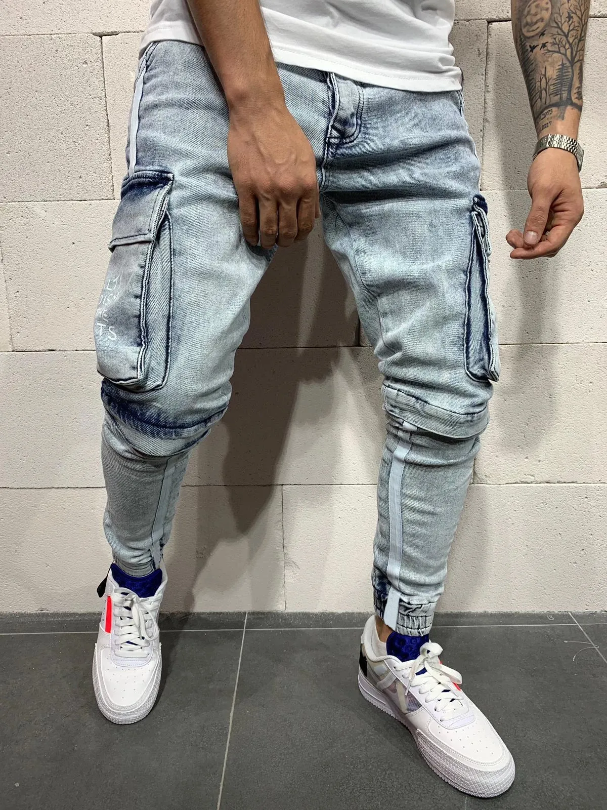 Patchwork Denim Jeans Homens Pencil Calças Slim Fit Motociclista Skinny Rasgado Jean Jogger Big Bolso Lado Stripe Hip Hop Calças Calças C1123