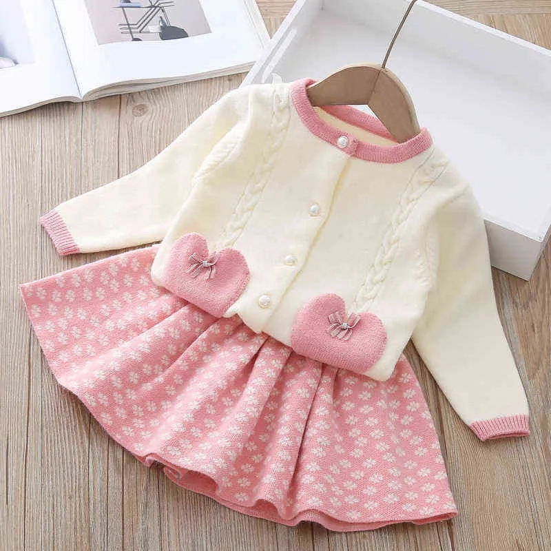 Baby Girls Winter Clothes 2022 Knitted Love Sweater T-shirt With Flower Skirt Two-piece 1-5 Years Autumn Kids Girl Clothing Set G0119