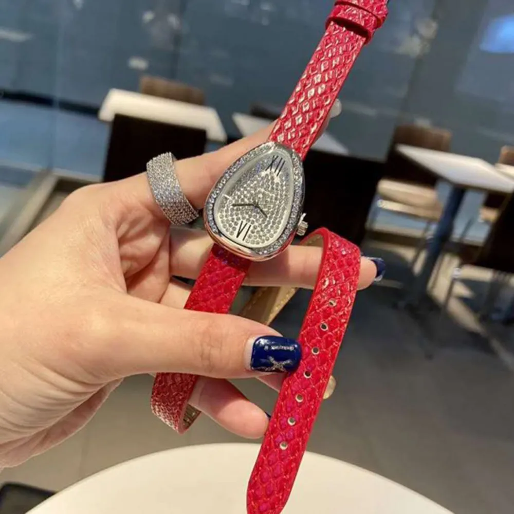 Наручные часы в форме змеи, европейские и американские кварцевые часы из искусственной кожи с двумя поворотами, женские модные часы для отдыха, роскошные красные персонализированные часы Zircon253V