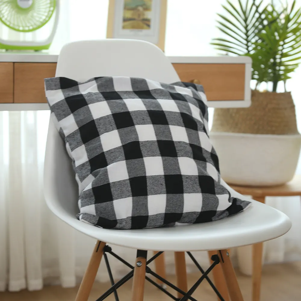 Christmas Buffalo Check Plaid Throw Pillow Covers Cushion Case for Farmhouse Home Decor Red and Black 18 Inch Pillow Case Wholesale