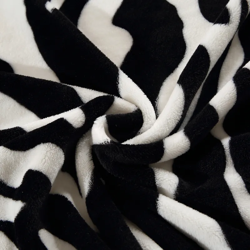 Manta de fieltro de visón suave súper cómoda Patrón de rayas de cebra Manta floral arrojada en el sofá / cama / viaje transpirable LJ200819