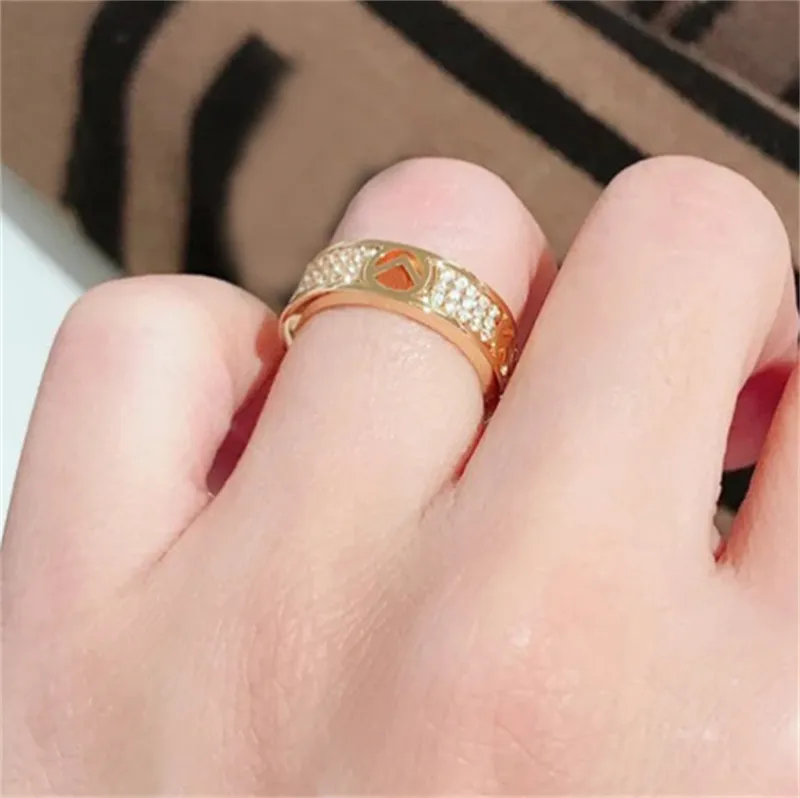 Gold Ring Designer de luxo feminino Rings Diamond Fashion Letter Band Rings Women Women Design original Top Woor Love Ring Engagement Je282e