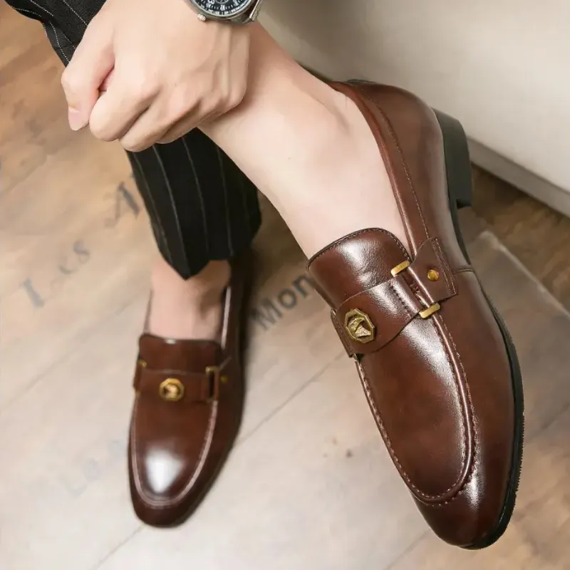 2022 Men PU Leather Metal Buckle Decorative Business Dress Shoes Low Heel British Style Round Head Firm Sewing DP219