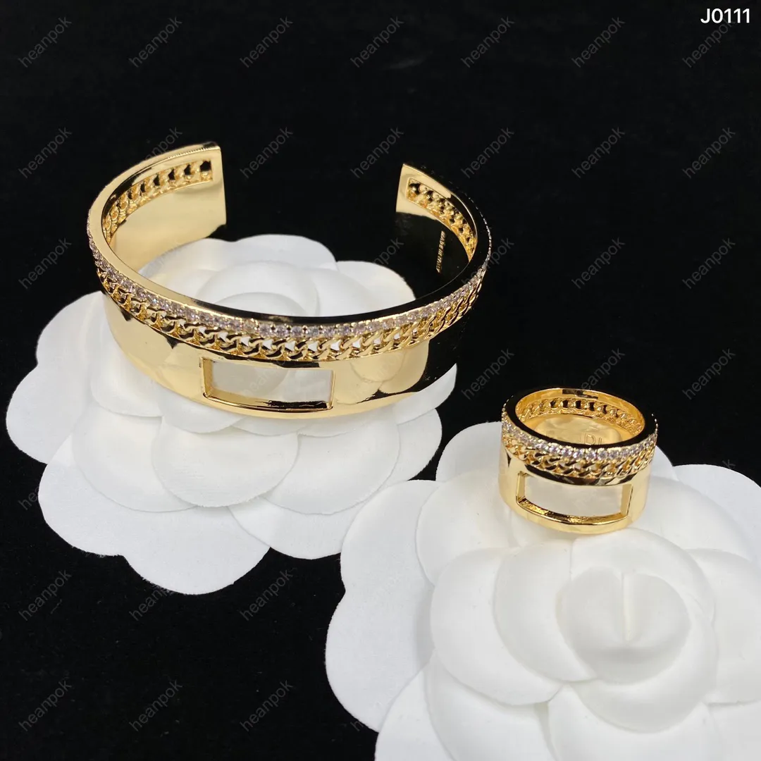 Fashiom Ringar Designer Diamond Bokstäver f Ring Engragements för Womens Wide Ring Designers Smycken Guld Ring Ornament Med Box Ny 21122304R