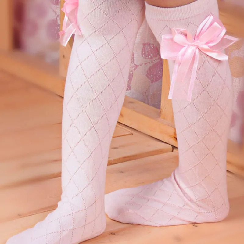 Calzini da bambina Calzini alti in pizzo di cotone al ginocchio Calzini lunghi da principessa Meias con fiocchi Bambini Bianco Rosa Tubo lungo Sox School Party Cute Brand Y3916001