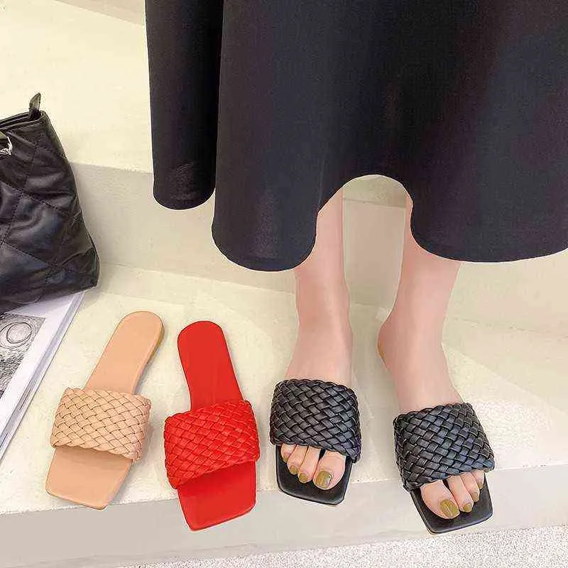 Slippers New Summer Indoor Woven Women Closed Toe Sandals Female Outdoor Beach Casual Square Heel Flat Flip Flop 220304