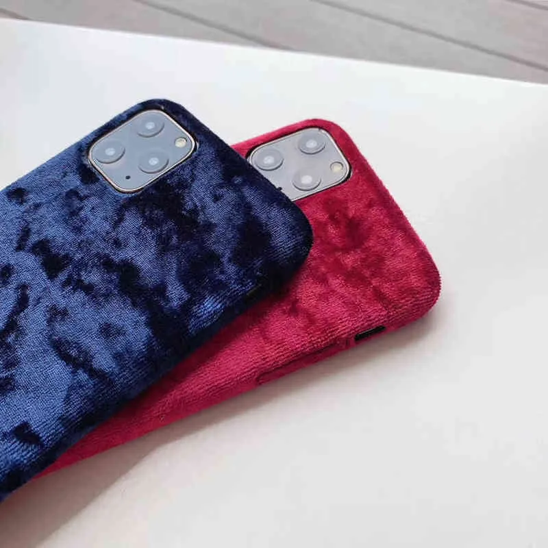 Fashion Velvet Plush Fabrics Smooth Case för iPhone 7 8 Plus Solid Färg Varm Mjukt Bakluckor för iPhone 13 12 11 Pro XS Max XR AA220308