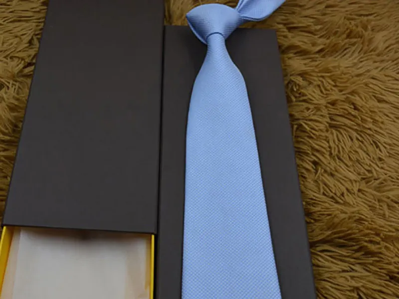 Moda Uomo Cravatte Cravatta in seta Cravatte da uomo Fatte a mano Festa di nozze Lettera Cravatta Italia 14 Stile Business Cravatta a righe con scatola L02740
