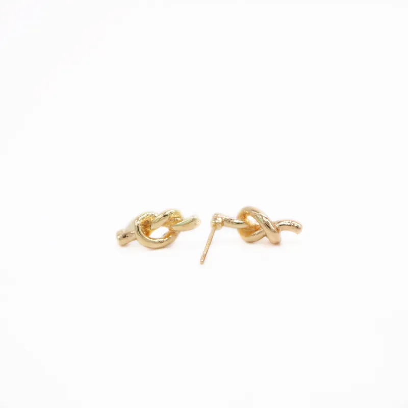 Fashion petit nouée Boucle d'oreille mignon Style Environmental Protection matériel Gold Silver Rose trois couleurs facultatives pour les femmes258u