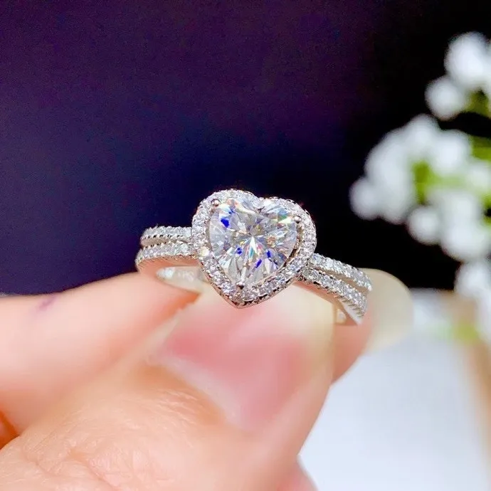 Serce Styl Corustling Moissanite Gemstone Pierścień Dla Kobiet Biżuteria Pierścionek zaręczynowy na ślub 925 Srebrny Pierścień Prezent Urodzinowy Love B1205