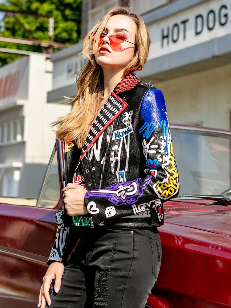 Remache con cuentas Pu chaqueta de cuero mujer Graffiti estampado colorido chaquetas y abrigos de motociclista PUNK chaqueta de calle 220217