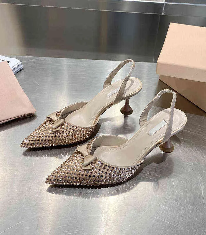 2022 Early printemps Sequin Bow Women's Femme Talons hauts Chaussures cristallines Sandales en diamant pointu