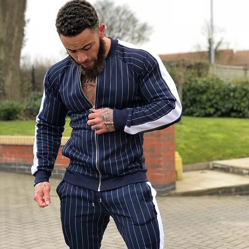 SiteWeie Muscle Fitness 2020 Men Clothing Set Stripe Sports Anzüge Freizeiten Outfits Herren Jogger 2 Stück Set Balck Tracksuit LJ201117