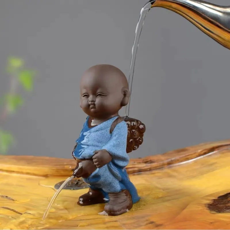 Zisha Tea Pet Siler Peeing Little Monk Decoration Creative Piss Child Doll Spray Ceramic Character Te Filter Accessories273a