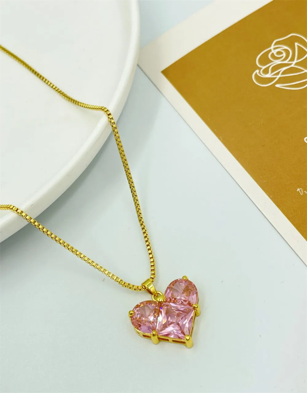 2022 Nieuwe Roze Diamant Liefde Zirkoon Ketting Vrouwen Eenvoudige Fashion Design Trend Temperament Sieraden Sleutelbeen Chain2965